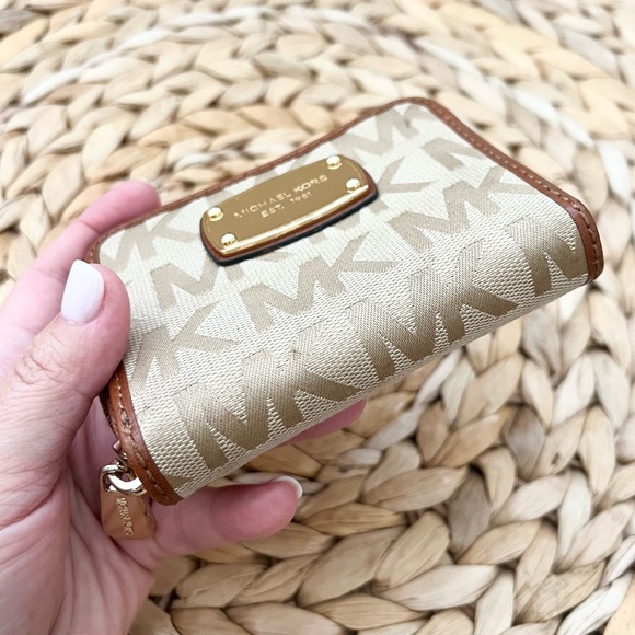 Michael Kors canvas monogram with genuine leather trim zip-around card wallet - Picture 2 of 9